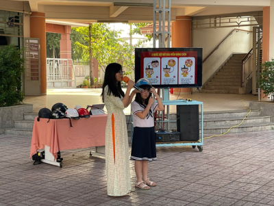 Tiết học ngoài trời: An toàn giao thông cùng học sinh trường Tiểu học Nguyễn Trãi