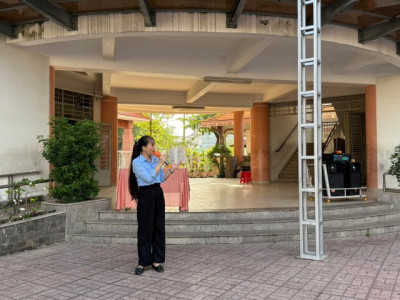 Sinh hoạt dưới cờ chào mừng ngày Quốc tế Phụ nữ