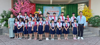 Lễ kết nạp Đội viên đợt 1 cho 131 nhi đồng tiêu biểu của khối lớp Ba năm học 2022 – 2023