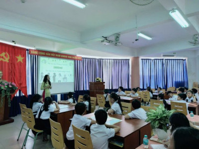 Trường Tiểu học Nguyễn Trãi đón đoàn sinh viên thực tập sư phạm Trường Đại học Thủ Dầu Một