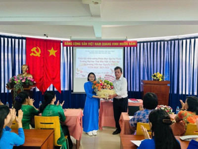 Trường Tiểu học Nguyễn Trãi đón đoàn sinh viên thực tập sư phạm Trường Đại học Thủ Dầu Một