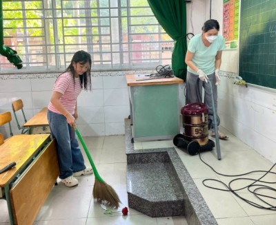 Trường Tiểu học Nguyễn Trãi tích cực dọn vệ sinh, sẵn sàng chào đón năm học mới