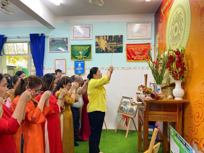 Dâng hương tưởng niệm Chủ tịch Hồ Chí Minh