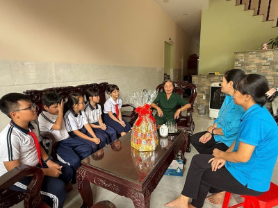 Tổ chức thăm và tặng quà cựu chiến binh nhân ngày thương binh liệt sĩ 27/7