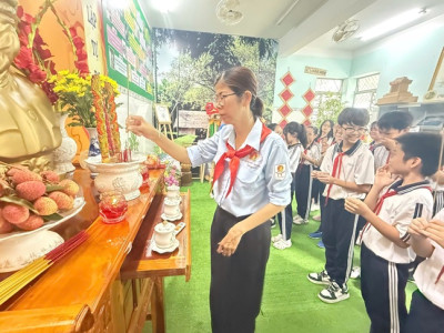 DÂNG HƯƠNG TƯỞNG NHỚ VỊ CHA GIÀ KÍNH YÊU CỦA DÂN TỘC