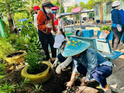TRƯỜNG TIỂU HỌC TRẦN PHÚ CHUNG TAY CẢI TẠO KHUÔN VIÊN TRƯỜNG HỌC HƯỞNG ỨNG CÔNG TRÌNH “TRƯỜNG HỌC RỰC SẮC HOA