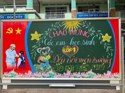 CHÀO ĐÓN NHỮNG EM HỌC SINH LỚP 1 ĐẦU TIÊN ĐẾN VỚI TRẦN PHÚ
