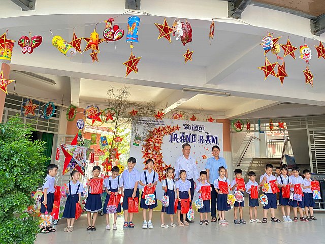 Trường TH Nguyễn Trãi tổ chức Chương trình “Vui hội Trăng rằm”