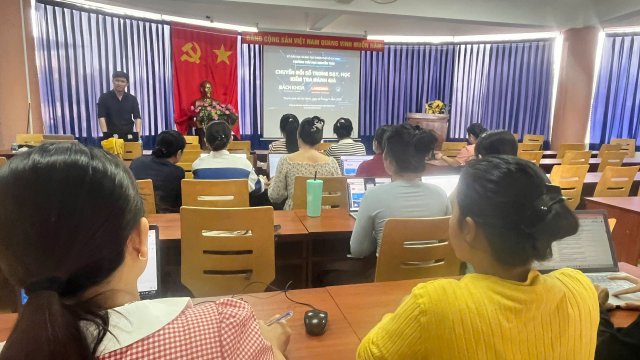 Tập huấn chuyển đổi số trong dạy, học và kiểm tra đánh giá