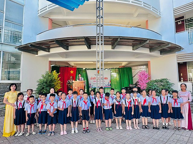 LỄ KẾT NẠP ĐỘI VIÊN ĐỢT 1 – NĂM HỌC 2025 – 2026