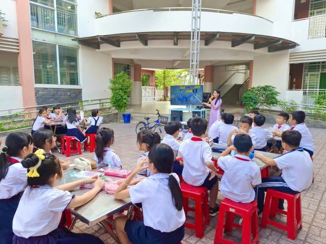 Tiết học trải nghiệm ngoài trời An toàn giao thông