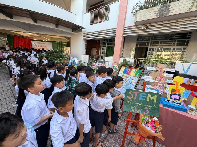Ngày hội Stem – Khơi nguồn sáng tạo tại trường Tiểu học Nguyễn Trãi