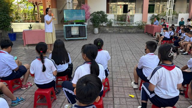 Tuyên truyền cách phòng tránh cong vẹo cột sống ở học sinh