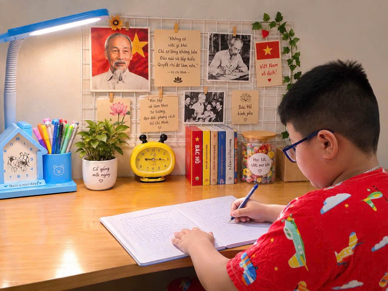 Liên Đội Tiểu Học Nguyễn Trãi Lan Tỏa Phong Trào “Lớp Em Treo Ảnh Bác” Và “Mỗi Góc Học Tập Là Không Gian Bác Hồ Với Thiếu Nhi” tại nhà.